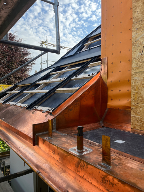 Baufortschritt Dach- und Fassadensanierung Kuhnweg Bern